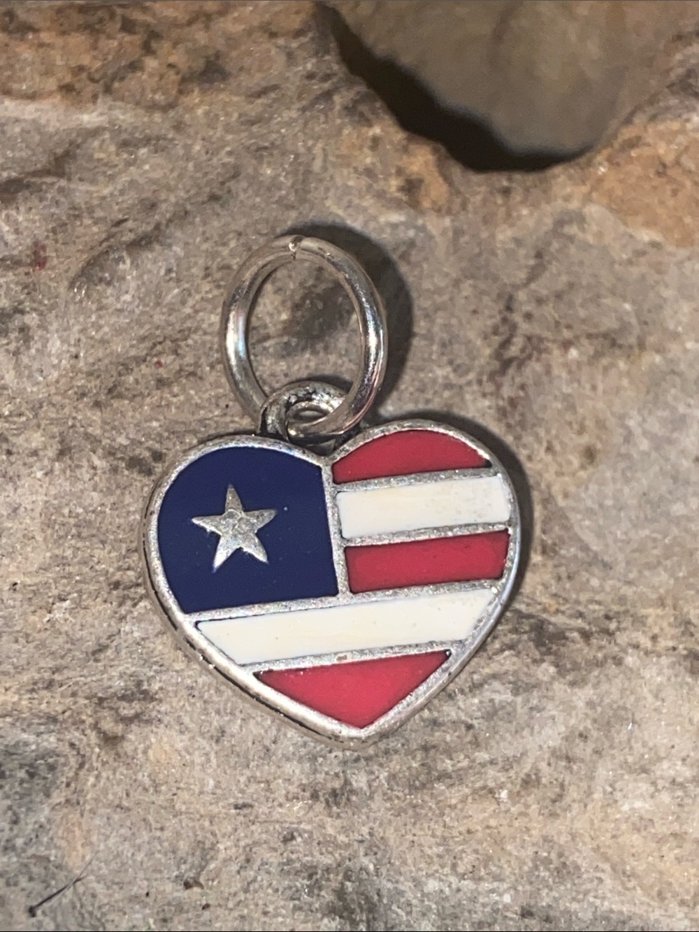 5/$10❤️❤️❤️Vintage Heart-Shaped American Enamel Flag Charm Pendant